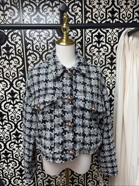 Cropped Black and White Houndstooth StyleTweed Jacket Statement Buttons NWT